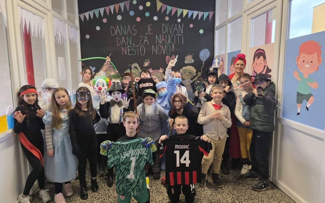 Vesele maškare u zgradi razredne nastave